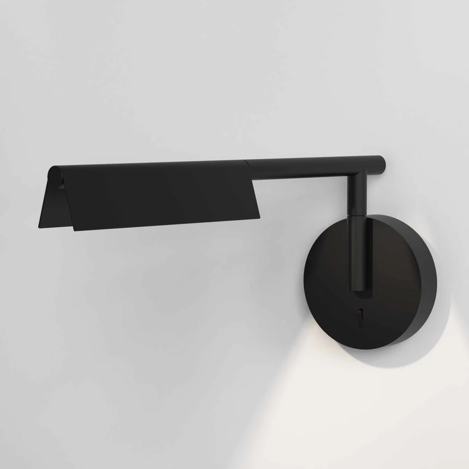 The Fold wall light features a modern, sleek design with a 90° angle and rectangular folded metal shade available in a matt black finish. The integrated 5W LED with a colour temperature of 2700K (warm white).